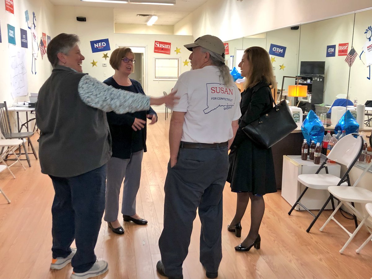carolinecostaCT's tweet photo. @SusanForCT stopped by at the beginning of our Colchester phone bank this evening! #FightBackCT #2ndtoNone https://t.co/X3bi1lobsM