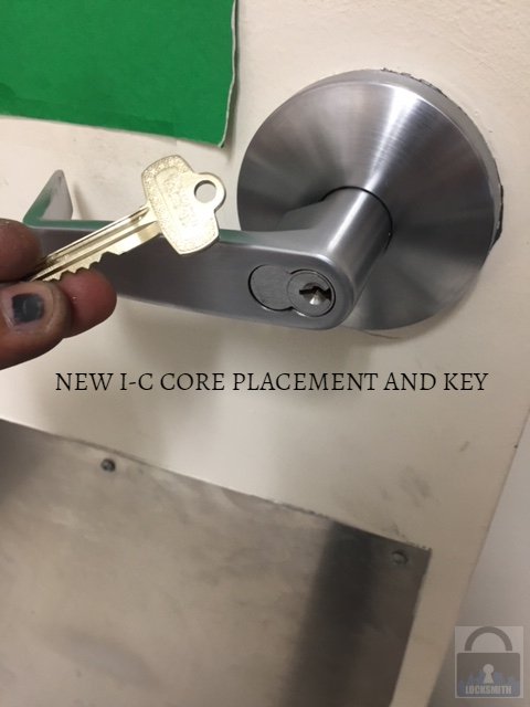 LocksmithProsUS's tweet photo. Commercial and industrial properties! Do you have a lock that your original key cannot turn? Does the lock get stuck? https://t.co/FQJokaBeRC Give the Pros a call 267-333-6969 #ICCOREreplacement #CommercialLock #ICCORE #commercial #Lockcylinder #locksmith #philly #buckscountypa https://t.co/snDqW9ZLTb