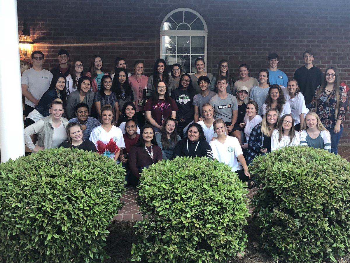 mchs_white's tweet photo. This group is the bomb! Great turn out volunteering at Dalton Place today! https://t.co/retO9DrUEr