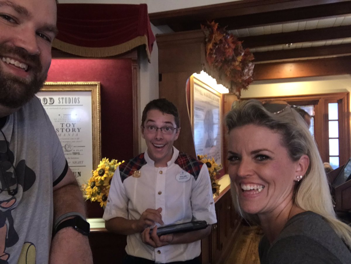 Avelloph's tweet photo. @WDWToday thanks to Tyler for helping us out with all our FastPass needs! https://t.co/bROmdURvZK