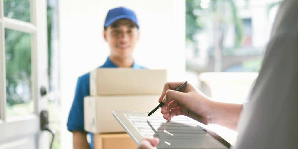 ThillInc's tweet photo. Your #OMS should be able to rate shop &amp; compare transit times between #carriers in real-time. In addition, it should provide you with info such as when orders have shipped, what carrier was used &amp; the  tracking numbers. Learn more about #orderprocessing at https://t.co/vqr3JYVbX0 https://t.co/Jk1S7wR2YT
