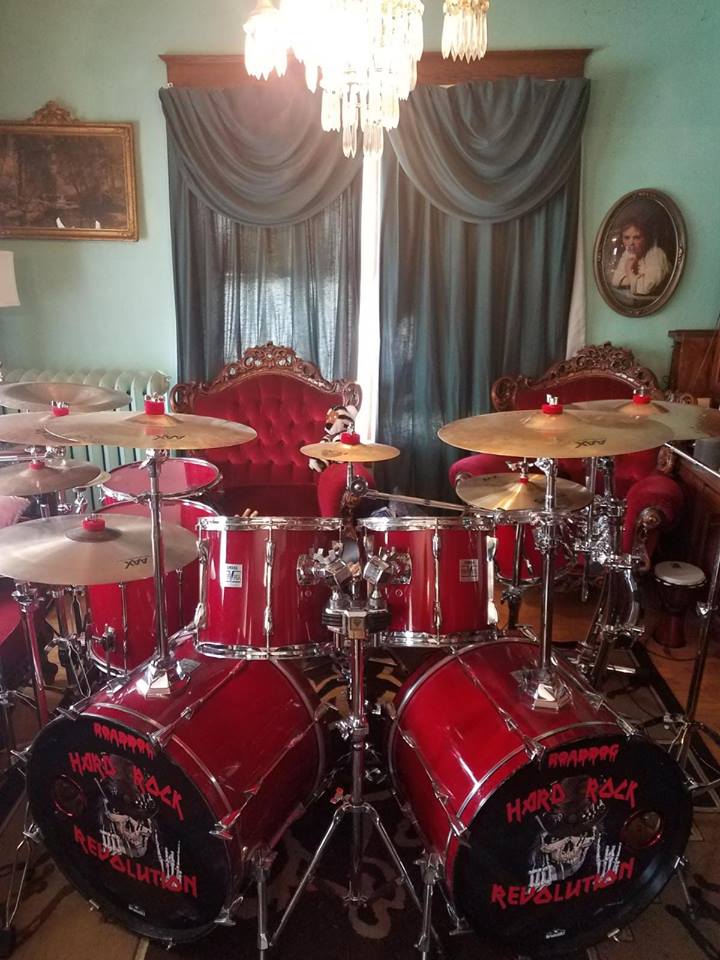 HardRockRevolu1's tweet photo. Nice little surprise today for Roaddog and his drum kit. Red cymbal felts from @2112Drums!
#rockinredkit #hardrockrevolutiondrummer #hardrockrevolutiondrumkit #eightieshardrockandheavymetal https://t.co/o4WxzqSDFz