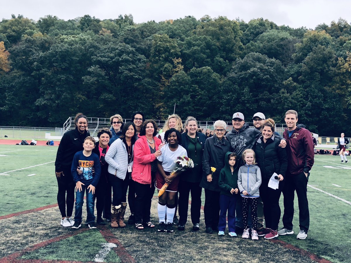 mkkbby__'s tweet photo. i didn’t grow up knowing what a true family is; still thankful for those who raised me, I just never had a sense of togetherness. that is until I was able to grow up with great teachers/coaches who inspire, nurture and care for me  and to show me parenthood. THIS my family💓 https://t.co/KNpE6S6byc