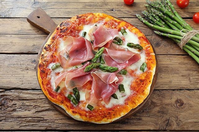 One spot just opened up in our Perfecting Pizza class THIS Saturday, October 20 at 10am. This class always sells out and this spot won't last! Hop to it and register on the Ramekins website by clicking on the “classes” tab and finding Saturday, October 2… ift.tt/2Os6dad