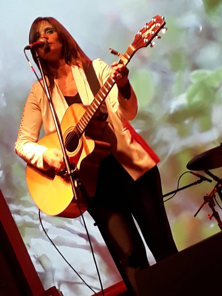 cinth_musica's tweet photo. Mi guitarra y yo π₯ππΆ festejamos 8 aΓ±os de convivencia en #escenario ππππππ
Gracias @luisviviantcomunicacion por esta hermosa fotoππ #cinth #guitarra #musica #music #cantante #cantautora https://t.co/tOrZ67471Y