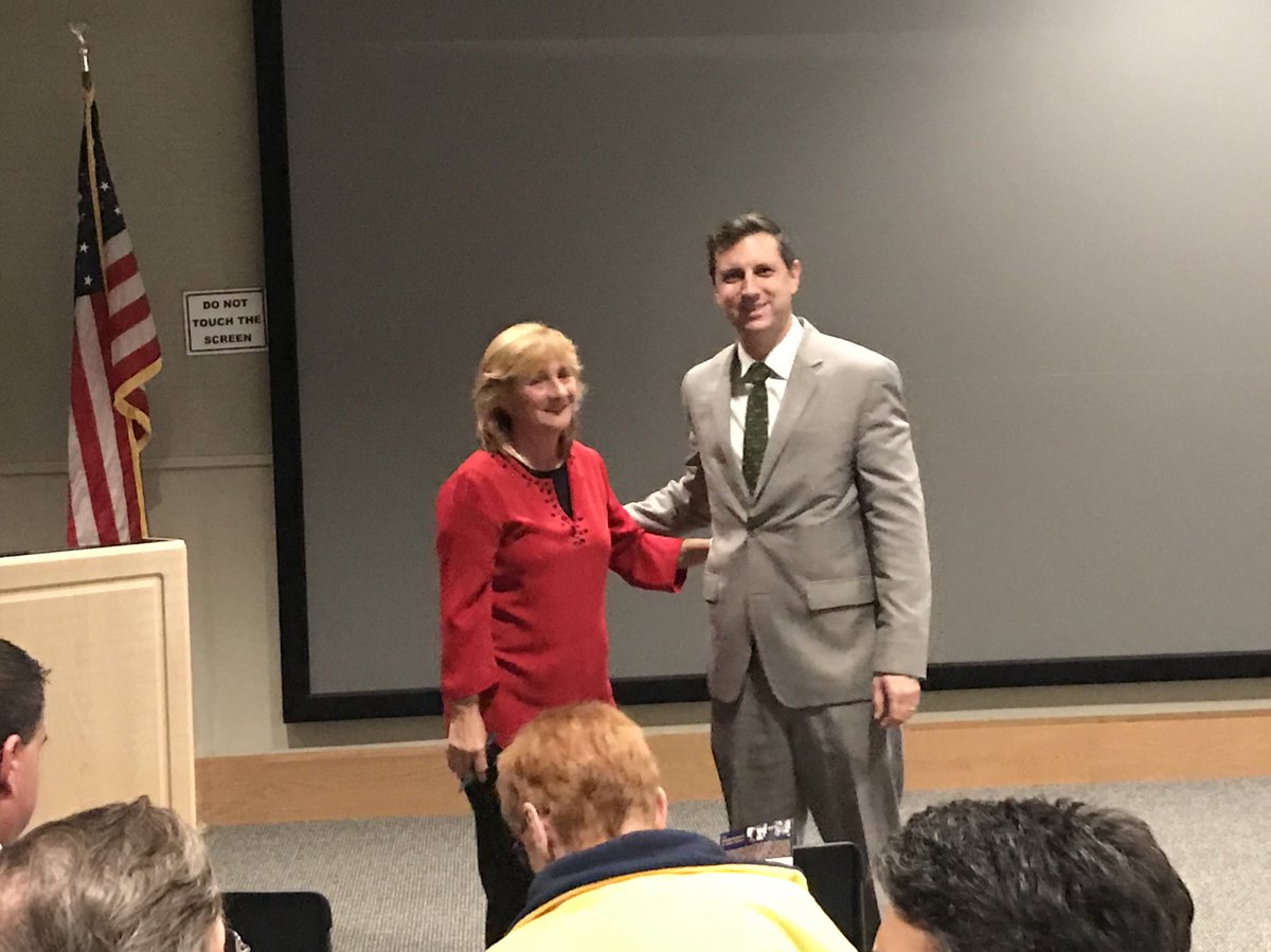 Discussing the school construction bond in Jamestown at a packed forum organized by @RepRuggiero. Vote Yes on 1 to #FixOurSchoolsRI!