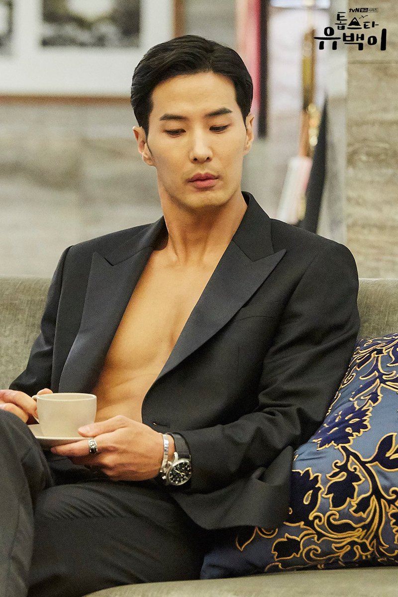 As much as I like #KimJiSeok and appreciate him as an actor. This is not a good look for #KimJiSuk #김지석 Hope this is only to show what a kind of character YooBeak is at the beginning...