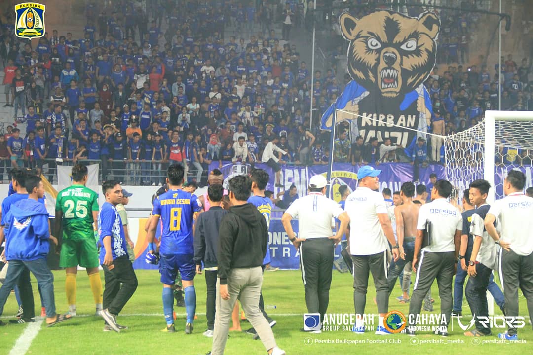 persibafc_media's tweet photo. Terima kasih kami sampaikan kepada seluruh elemen, pencinta dan pendukung Persiba yang telah mendukung tim Balikpapan selama bergulirnya Liga II 2018.  

#kamipersiba
#persibabangkit
#dlmd https://t.co/l8eO2z8YD4
