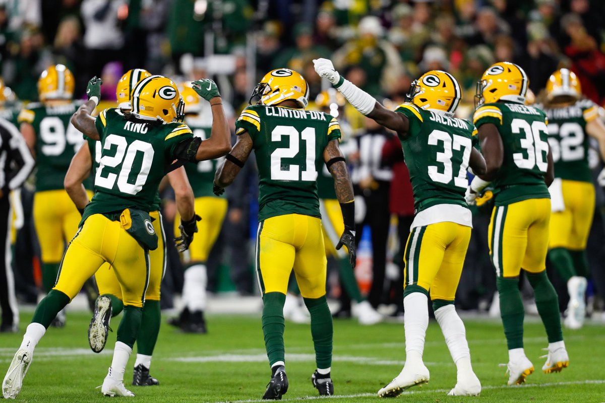 haha_cd6's tweet photo. great team win. 💚🧀🕺🏿 https://t.co/tE2Hx7NXkE