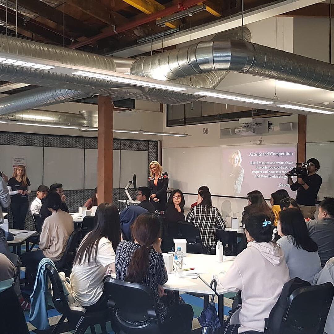SharonWilliams_'s tweet photo. A pleasure to coach the students @UTS_INSEARCH for the 2018 Leadership program on the importance of personal branding. #insearchofleadership #taurusprofile @TaurusMarketing https://t.co/HxWTfuM4Wb
