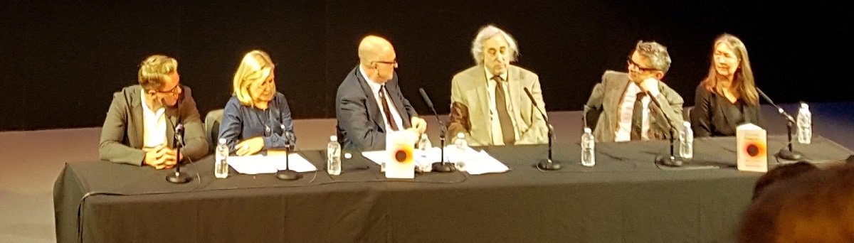 PhysicsWorld's tweet photo. “Will people understand my answers?” - the question most important to #StephenHawking as panel of family and experts discuss his final publications @sciencemuseum https://t.co/jXnz6zzoKg https://t.co/nhvIo96nW3