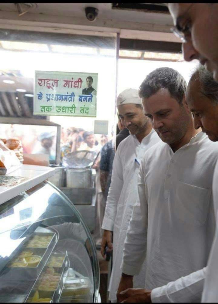 PankajRUpadhya3's tweet photo. Standing ovation to the photographer https://t.co/C9pKvus9nt