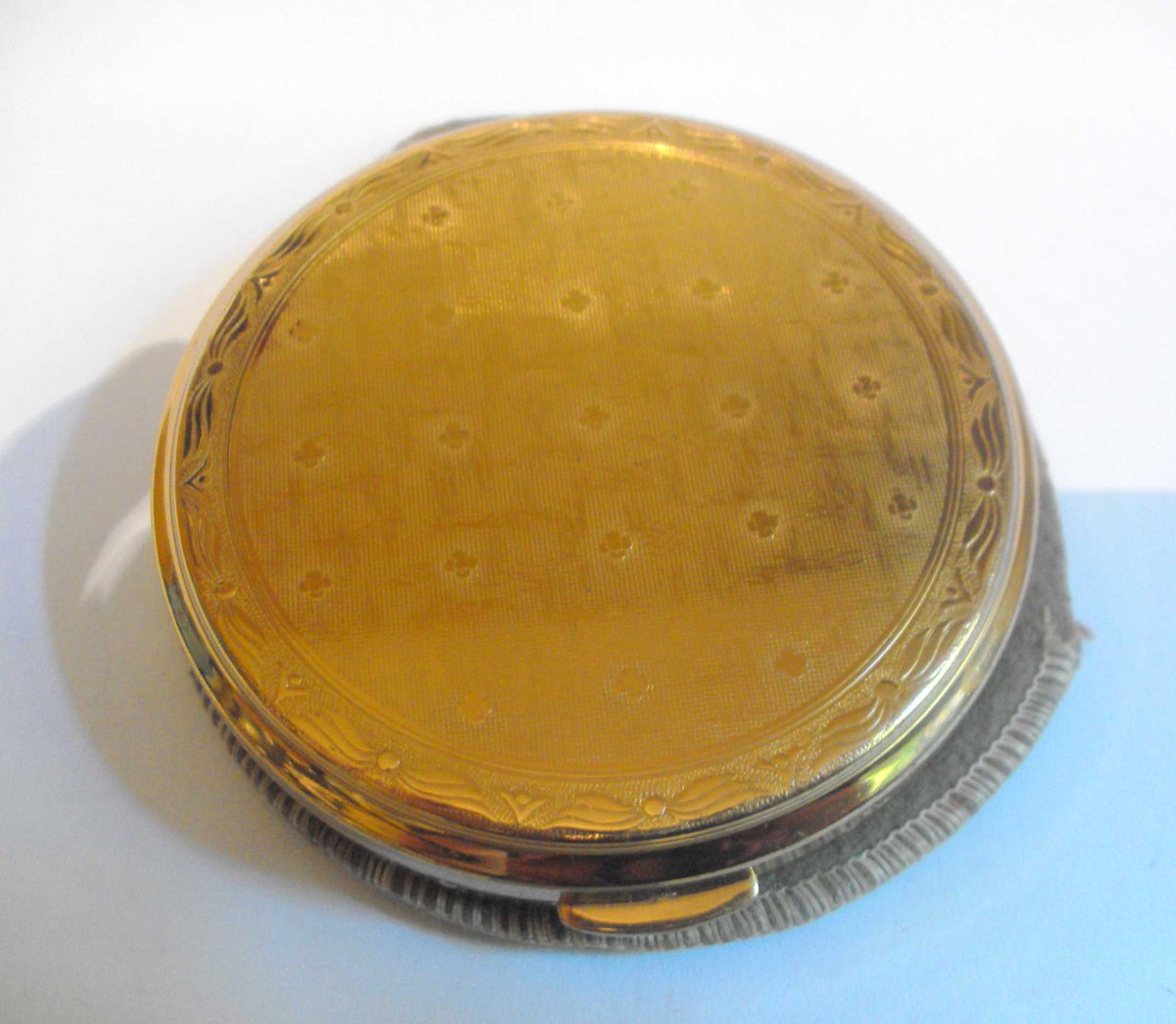 CartersCollecta's tweet photo. #Vintage solid powder compact 

#BestOffers considered

#CFS7489 #WDYT #followvintage #vintage #ebayvintage #ebayShop #antiqueclique #ebay #noths #giftideas #compacts #vanity #grooming #powdercompacts #makeup #vintagemakeup @ebay
https://t.co/QbBYL172oB https://t.co/gBQugF82Us