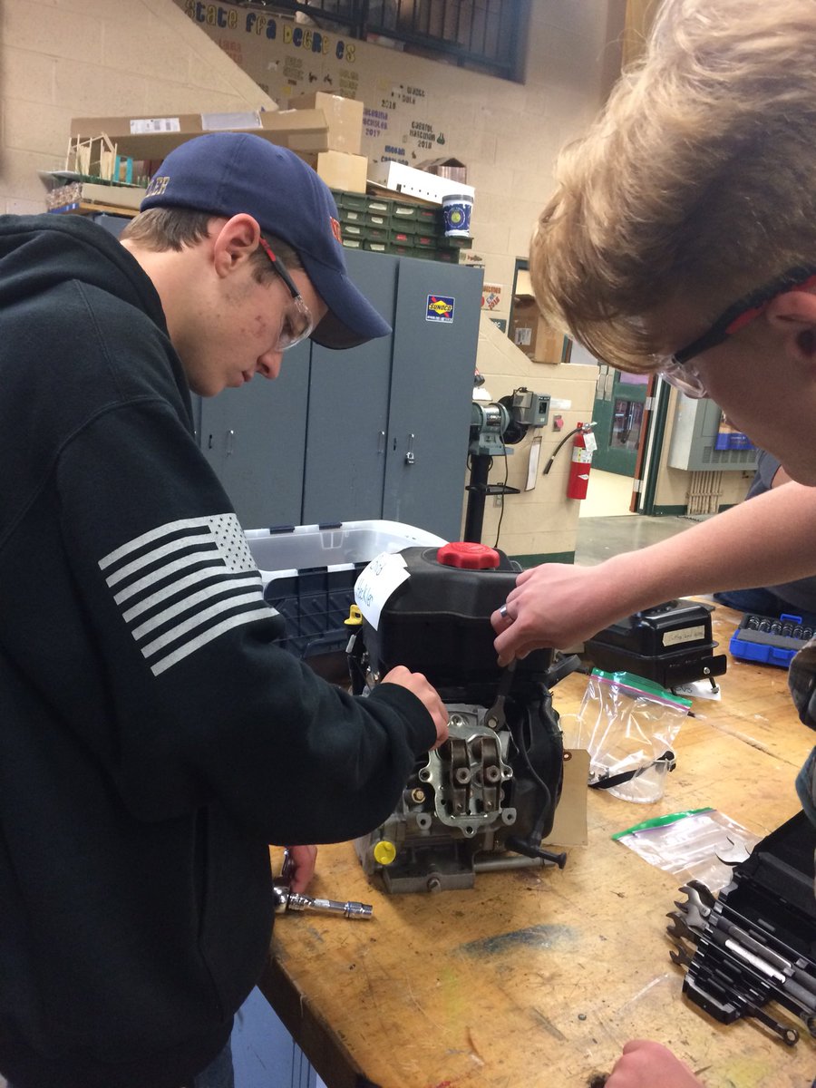 CV_AgSciences's tweet image. Small gas engine disassembly has begun in Ag Power &amp;amp; Technology! Ss will learn diagnostics, troubleshooting, and maintenance skills via hands-on practicums over the next 8 weeks. #InnovateCVSD #TeachAg #AgEdu