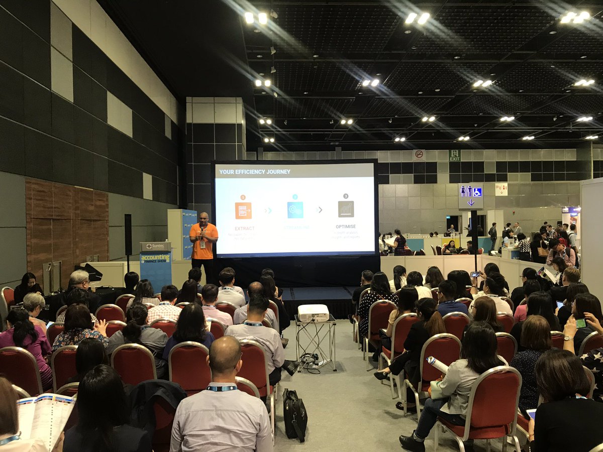 BGolchin's tweet photo. @ReceiptBank  team educating Singapore businesses at @accandfinshow https://t.co/cKIgCzfcWf