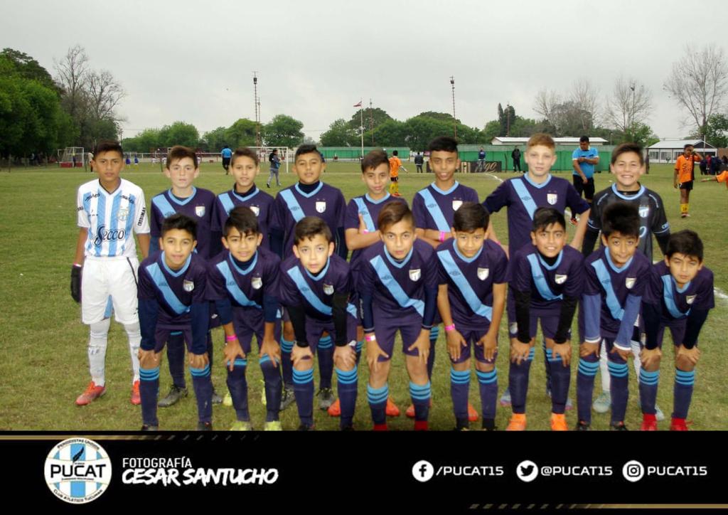PUCAT15's tweet photo. #TorneoInfantil: [2006] Atlético Blanco | Los chicos jugaron esta serie de partidos y este rival lo supo aguantar por varios minutos pero llegaron los goles de Francisco Pérez Jiménez (2) que nos dio el triunfo...!!!

#Fortuc 0 - 2 #AtléticoTucumán

#SantitoTorneo⚽️👏🏽💪🏽😊👦🏻 https://t.co/e4wNsY5hP6