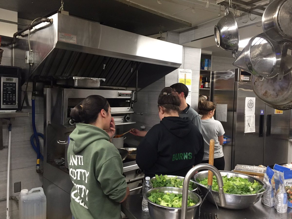 BurntGoliath's tweet photo. Students from @ElmvaleDHS spent the afternoon cooking and serving dinner at Horizons for Youth - a shelter in Toronto for homeless youth. They also left care packages donated by students from the school. https://t.co/uFerZEzJ1T