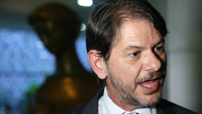 OGloboPolitica's tweet photo. Em evento pró-@Haddad_Fernando , Cid Gomes cobra desculpas do PT e discute com militantes. https://t.co/dvinAtQVRV https://t.co/xp3KFxV7IT