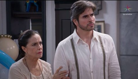 DaniArenasCol's tweet photo. Dios como me cae de mal la anciana decrépita de doña Imelda 👵😡😡 como trata de mal y humilla a todo el mundo a hora echo de su casa a Julieta por decirle sus cuantas verdades pobre Temo y mis Oppas 😡😢💔👊 viendo el #Cap71 #MMTF2 @MiMaridoFamOf @@DanArenas @zuriavvega https://t.co/XfZTguY9TY