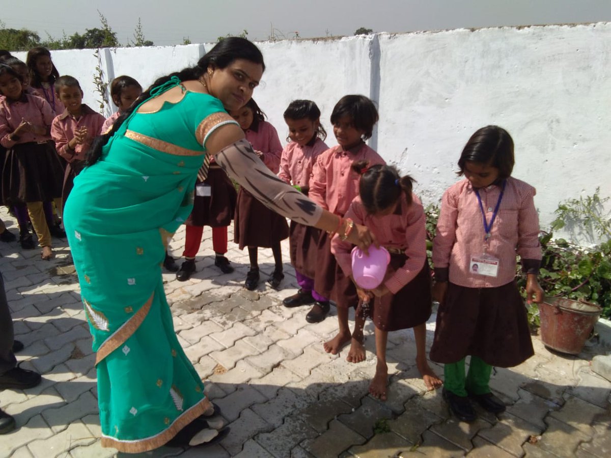 SwachhJhansi's tweet photo. Global handwashing Day celebrated across various school of Jhansi district
#GHWD2018 #zsbp #zsbpup 
@sbmgup @paramiyer_ @DivyangWaghela @prajsantosh @sushil_spandey @sschauhanetw https://t.co/S3EfowFhSc