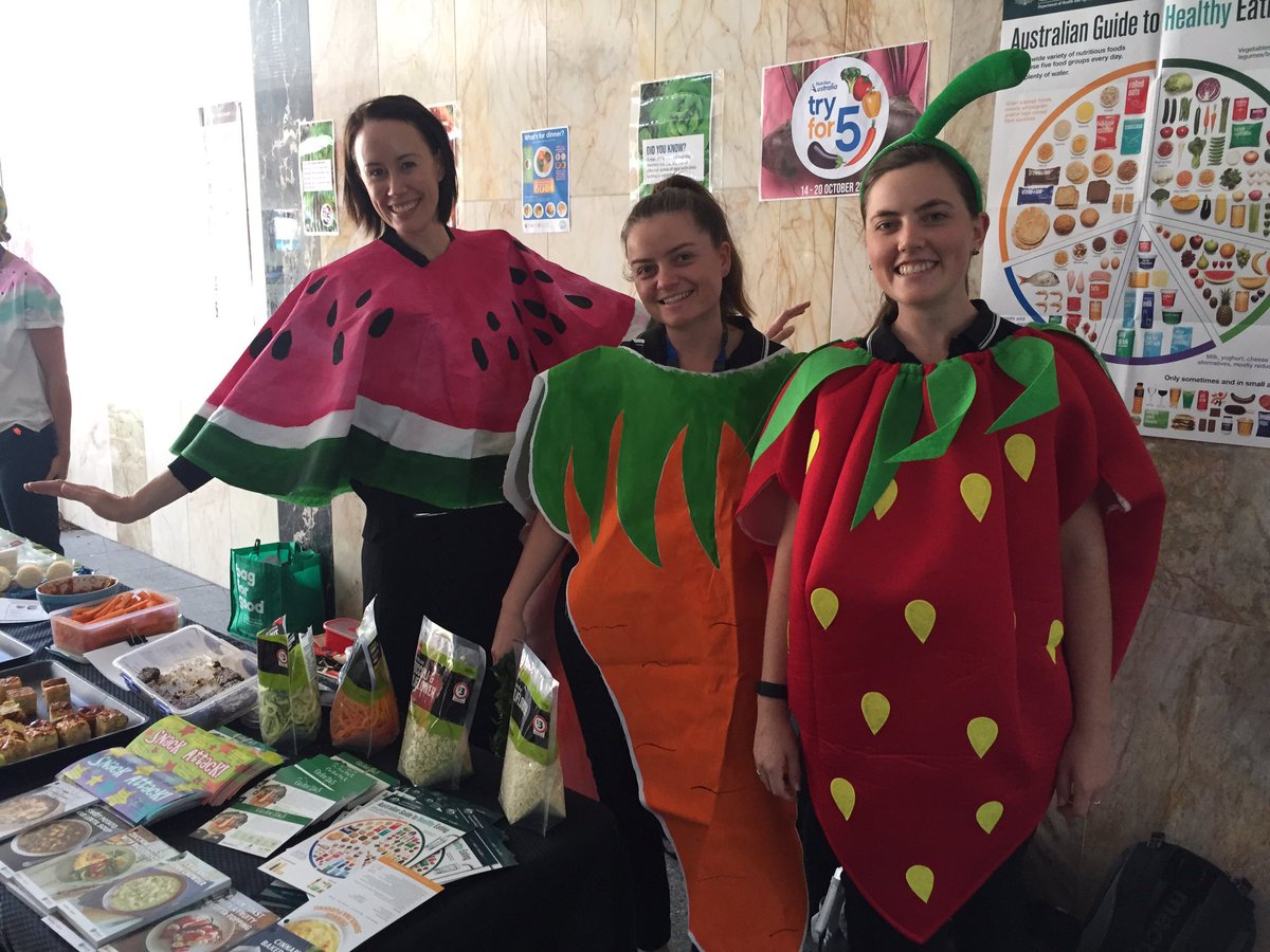 paulmcau's tweet image. Amy, Izzy and Bri promoting #Tryfor5 for National Nutrition Week at Cairns Hospital. @NutritionAust