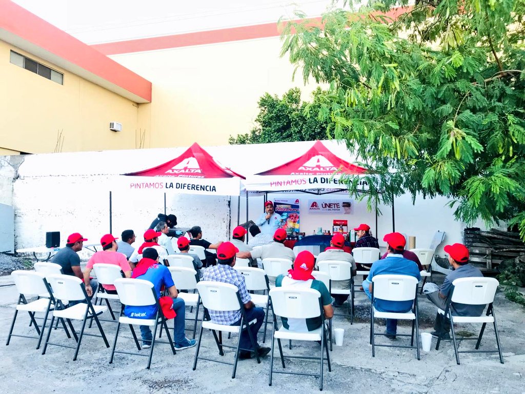 AxaltaLATAM's tweet photo. ¡La noche nos cayó en las sesiones del #AxaltaEnTour por Reynosa! Gracias a los maestros pintores que nos acompañaron. https://t.co/QP6PkJF2Df