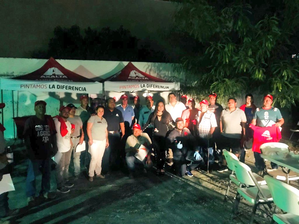 AxaltaLATAM's tweet photo. ¡La noche nos cayó en las sesiones del #AxaltaEnTour por Reynosa! Gracias a los maestros pintores que nos acompañaron. https://t.co/QP6PkJF2Df