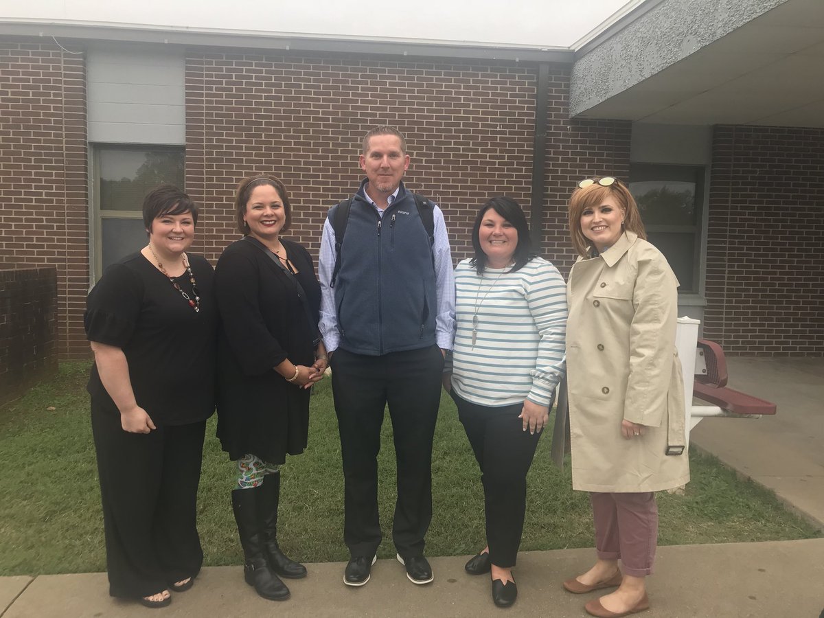 BaileyJCotton's tweet photo. Incredible day of PD at our HSD Google Boot Camp! Thanks to @B_OutoftheBox and the rest of the team @friEdTechnology! #greatday #professionaldevelopment #GoogleEDU https://t.co/OkENGX2BhG
