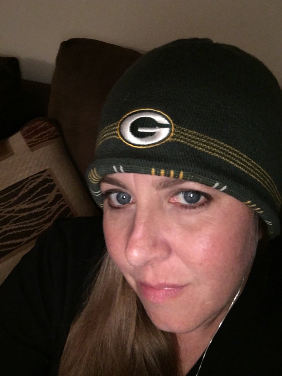 daiseygirl77's tweet photo. Go Pack Go!!!
#Packers #AaronRodgers #LambeauField #bestplacetowatch football #packersfan4lfe https://t.co/v5RyGSnUUL