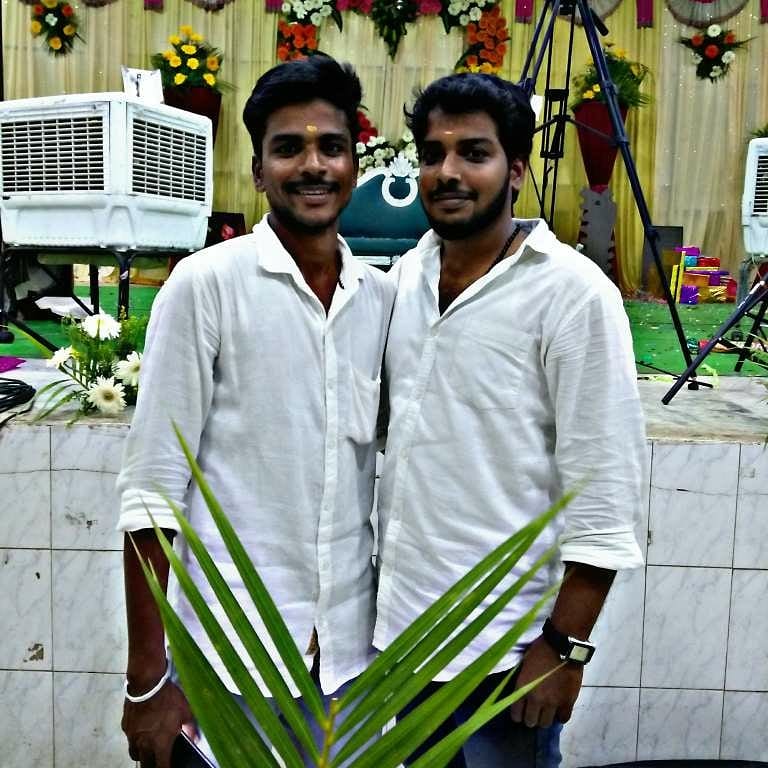 krishnadhashwin's tweet photo. எவன் உன்மீது 
எதிர்ப்பார்ப்பு ஏதுமில்லாது 
அன்பு வைப்பவன் உன் நலனின் 
பின்னே நிழல்போல் தொடர்ந்து 
எப்போதும் நல் வழி காட்டுபவன் 
இத்தகைய நண்பன் வாழையைப் போன்றவன் 
இனிய பிறந்தநாள் வாழ்த்துக்கள்
மச்சான்😍😘😃❤️😀😋🔥😄
எப்பவும் சிரிச்சிகிட்டே இருங்கடா🎊🎊🎊
🔥 https://t.co/nqh2cHBjIE