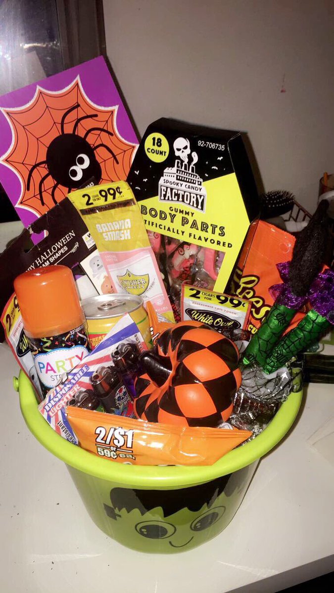 spooky basket ideas for girlfriend