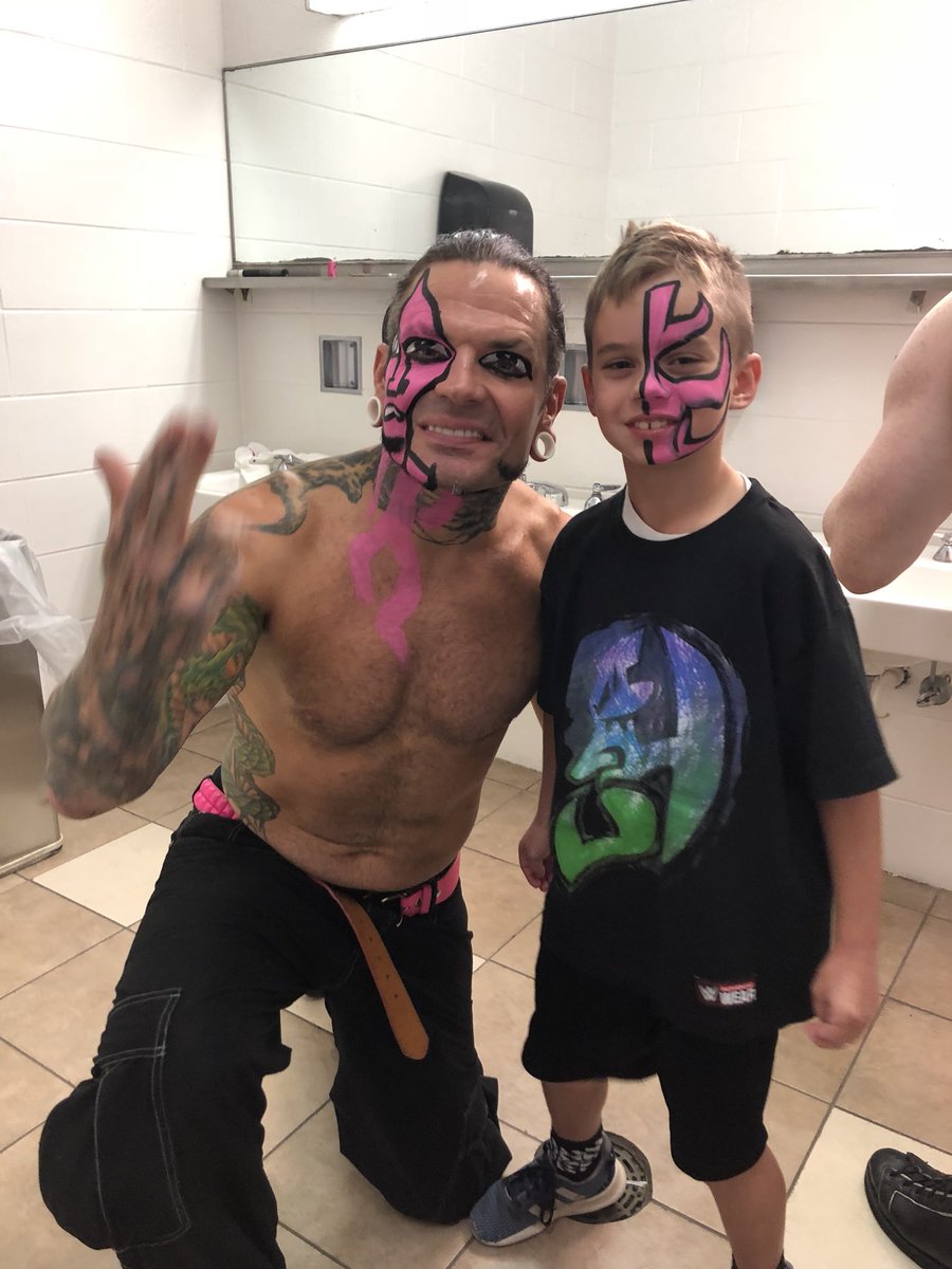 HermieSadler's tweet photo. Had a great time tonight #WWERichmond .  Thanks @WWEArmstrong @AJStylesOrg @JEFFHARDYBRAND @XavierWoodsPhD @WWEUsos @Elliott_Sadler https://t.co/d4DNvy4LNL