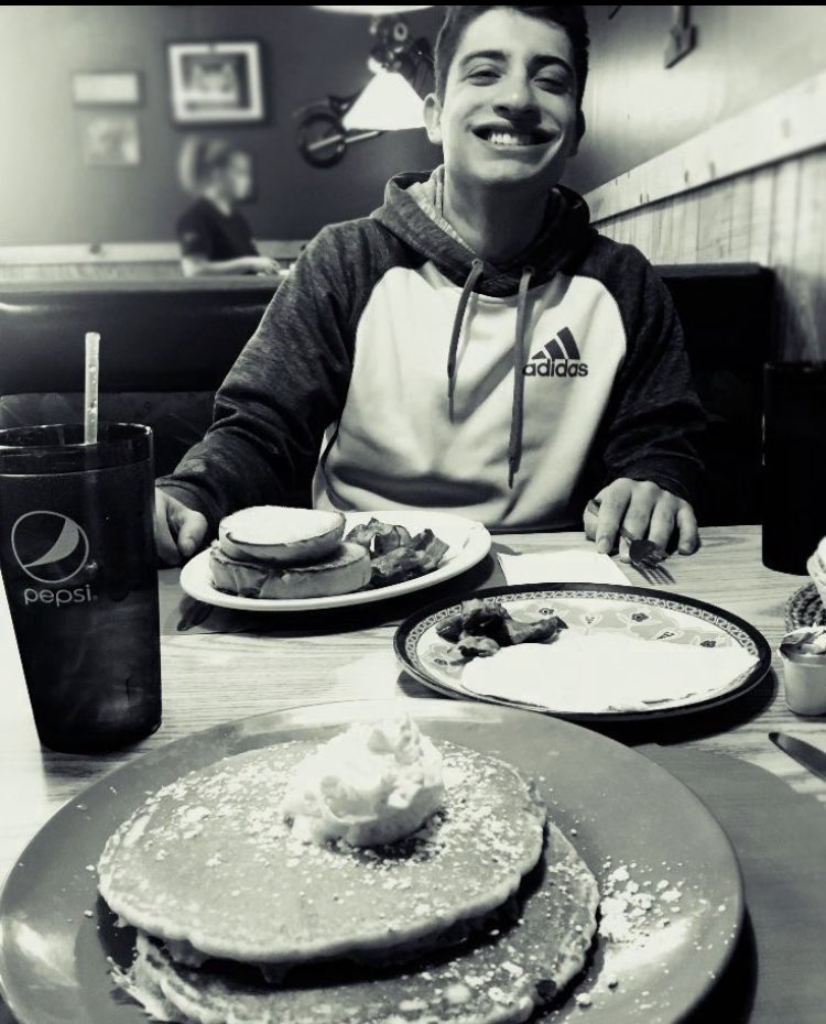 WhipplePHOTO100's tweet photo. Module 12: I tried to capture “the story telling moment” of going out to eat with my boyfriend. Trying to recreate a photo by Alfred Eisenstaedt who was a big photographer using the 35 mm Leica. #Photo100 #psbehrend https://t.co/oVLFXpXa2A