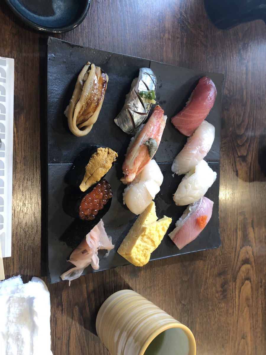Einstein4622's tweet photo. 今日の晩御飯は高級寿司でした。
マルモの歌で稼いだ甲斐がありました。
テレビ出てない底辺どもお仕事頑張れよ https://t.co/20ybx1qity