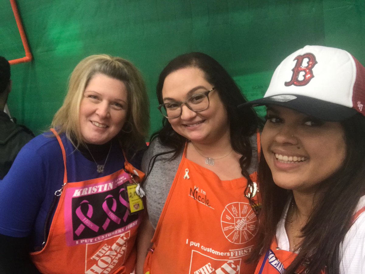 kristin_traina's tweet photo. Team Jersey Day.. #CAM2018 #tailgatingweekend  @noelia_pina2 @JaimeSheiner @SultanaTHD @williams2_e https://t.co/C2uR4fYCb8