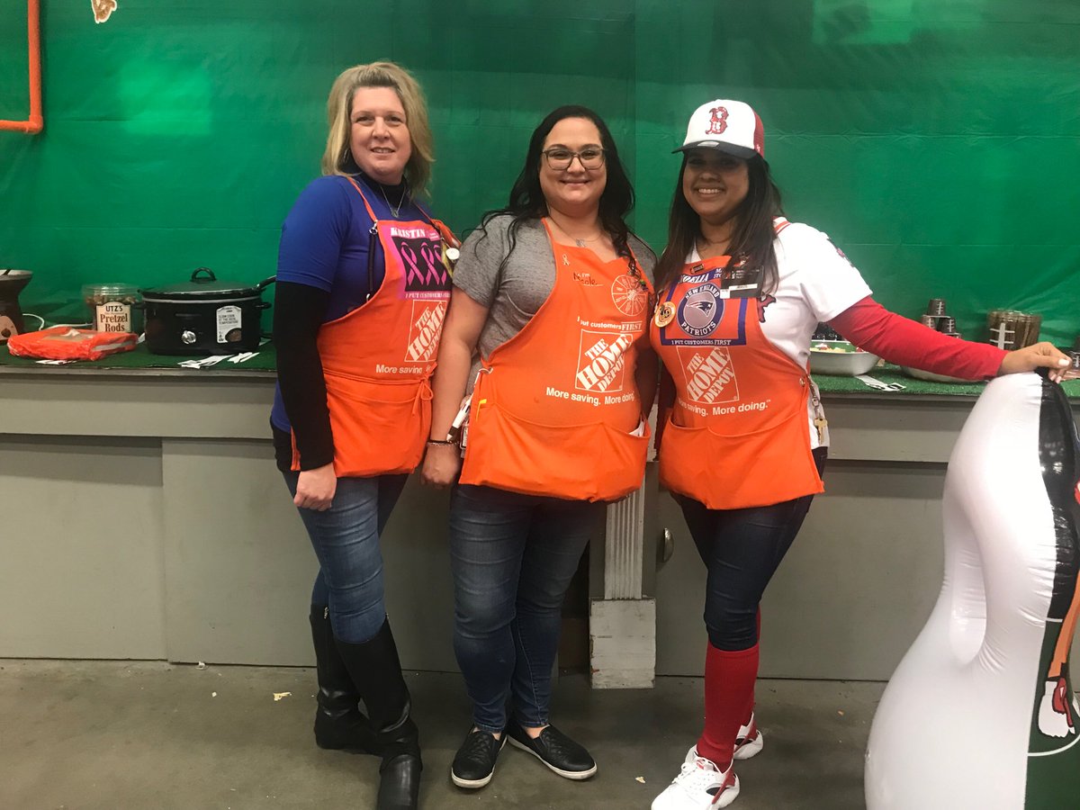kristin_traina's tweet photo. Team Jersey Day.. #CAM2018 #tailgatingweekend  @noelia_pina2 @JaimeSheiner @SultanaTHD @williams2_e https://t.co/C2uR4fYCb8