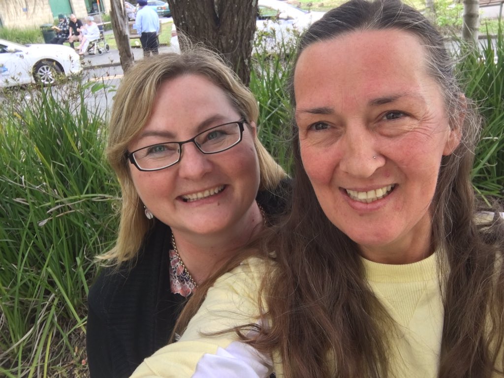EnvirDebbie's tweet photo. Enjoyed meeting @angewarrenclark today to talk about ways to avoid #foodwaste and lots of other amazing #sustainability initiatives @gauloir @cmdhb #lovefoodhatewaste #goodnutrition #wormfarms #CommunityEngagement @hungrybin @nicjbishop @SustainableAkl https://t.co/tbDPyBu4dv