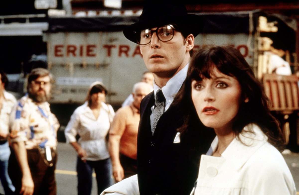 Dc公式 Twitterren スーパーマン80周年 記念 スーパーマンの歴史 1978年の映画 スーパーマン からクラーク ケントを演じたのはクリストファー リーヴ 彼の凛々しい姿と巨匠ジョン ウィリアムズが作曲したテーマ曲 によって新たなスーパーマン像が人々の