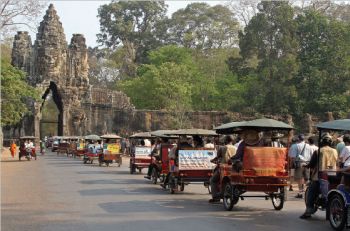 Vandeth19's tweet photo. Full-Day Angkor Sunrise Tour by Tuktuk(JC5)
Tuktuk is the popular transportation in Cambodia and you will visit the best view of sunrise at Angkor Wat Temple, you will visit many beautiful and artful Temple such Bayon and Tomb Raider temples.
www.blueflogangkortour.comz https://t.co/Vr3rjoOjXq