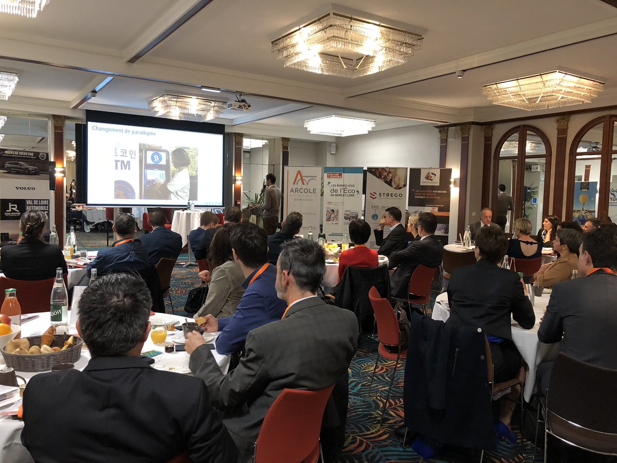 BenjaminMiserel's tweet photo. Ce matin, dĂ©couverte et comprĂ©hension de la technologie Blockchain grĂące Ă @romainrouphael pour le Carnet Pro dâoctobre. #carnetpro https://t.co/sUGzJmFbaO