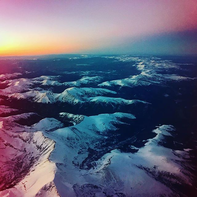 jonrezin's tweet photo. Rocky Mountain Magic Hour #rockymountains #magichour #picsfromaplane #planepics #mountain #traveling #goinghome #flight #familytime #natureismagical #godisanartist https://t.co/rceTqFHxB7