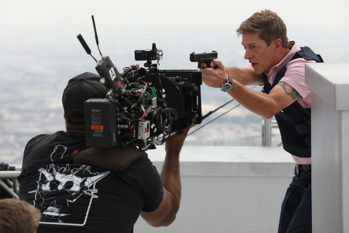 sothiachhoeum2's tweet photo. Omg, Kevin Rahm in action..so handsome and awesome tattoo! β€οΈππ₯π¨ββοΈπ @KevinRahm #LethalWeapon #CaptainAvery https://t.co/ZsoKjwIEON