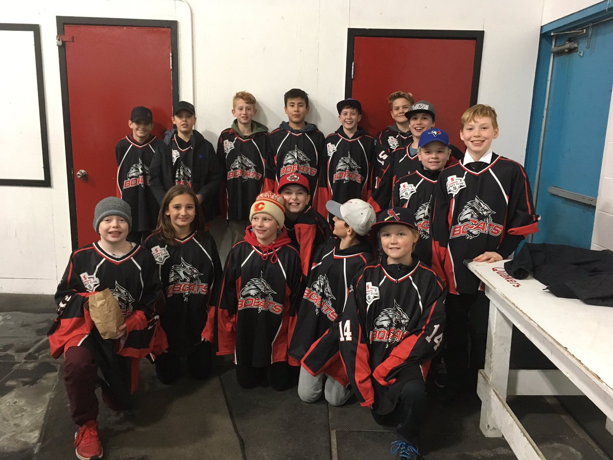 stoonblazers's tweet photo. A big thanks to the Peewee Bobcat Oilers for representing as Minor Hockey Team of the Night on October 12th.  Mateo Tremonte was the big winner of the Blazer puck toss. #B’s https://t.co/ZiOPCpTQaR