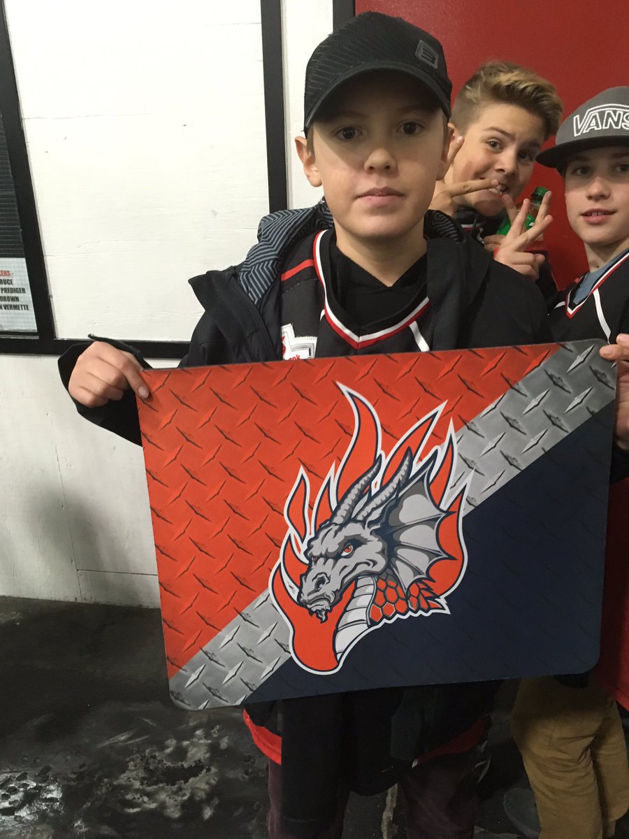 stoonblazers's tweet photo. A big thanks to the Peewee Bobcat Oilers for representing as Minor Hockey Team of the Night on October 12th.  Mateo Tremonte was the big winner of the Blazer puck toss. #B’s https://t.co/ZiOPCpTQaR