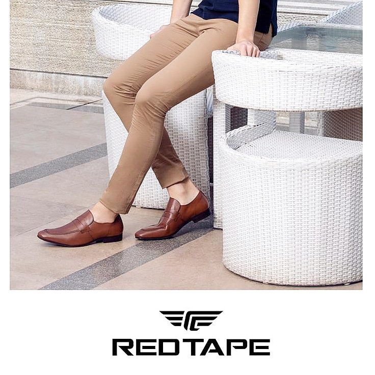 RedTapeindia's tweet photo. I still have my feet on the ground, I just wear better shoes -Oprah Winfrey
#RedTapeShoes #RedTapeIndia #RedTapeStyle #leatherfootwear #aw18 #fashioncall #fashionsense https://t.co/8ka9AEFtF5