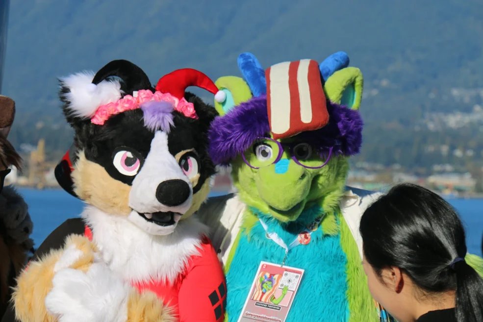 Harley_Doggo's tweet photo. Wowie what a fun day saturday was. I loved making people happy with my "crossover" Harley Quinn. Haha! 
Thanks for the good times! 

#maxwolfevents #furry #fxv2018 https://t.co/QbZi0WHrAN
