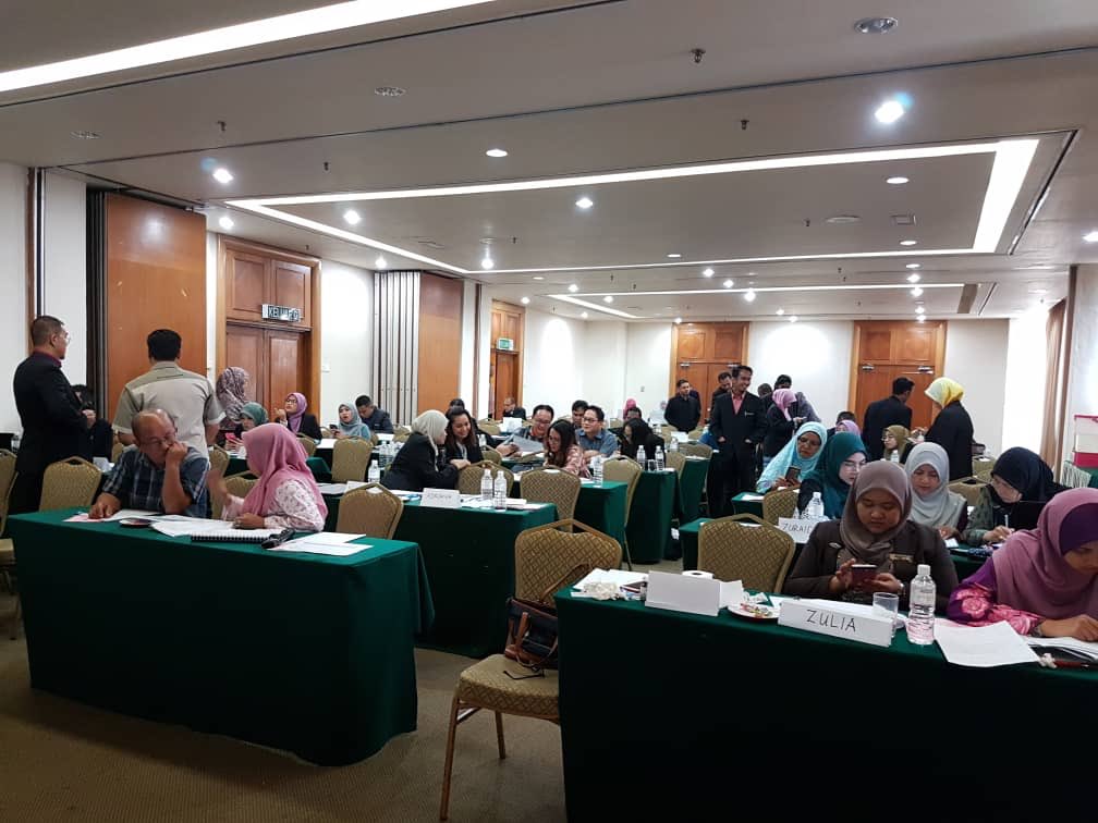 ipserdang's tweet photo. Kursus Outcome Based Education (OBE) Tenaga Pengajar Program Sijil Pertanian Tahun 2018 oleh seluruh warga Tenaga Pengajar IP. 
@IPAHJOHOR 
@DOATitiGantong 
@PSM_DOA 
@myDOA_HQ 
@blkpmoa 
@moaMalaysia 
@JHarizan 
@msallehhuddin 
@simtzetzin 
@MyDSA_official https://t.co/tNcIzBcp9k