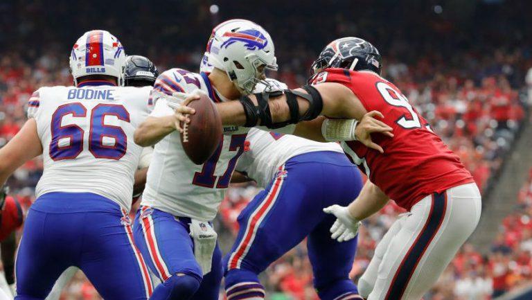 SNFonNBC's tweet photo. Bills QB Josh Allen is seeking a second opinion on his injured elbow https://t.co/TfXY521me7 https://t.co/71YOkqjIuk