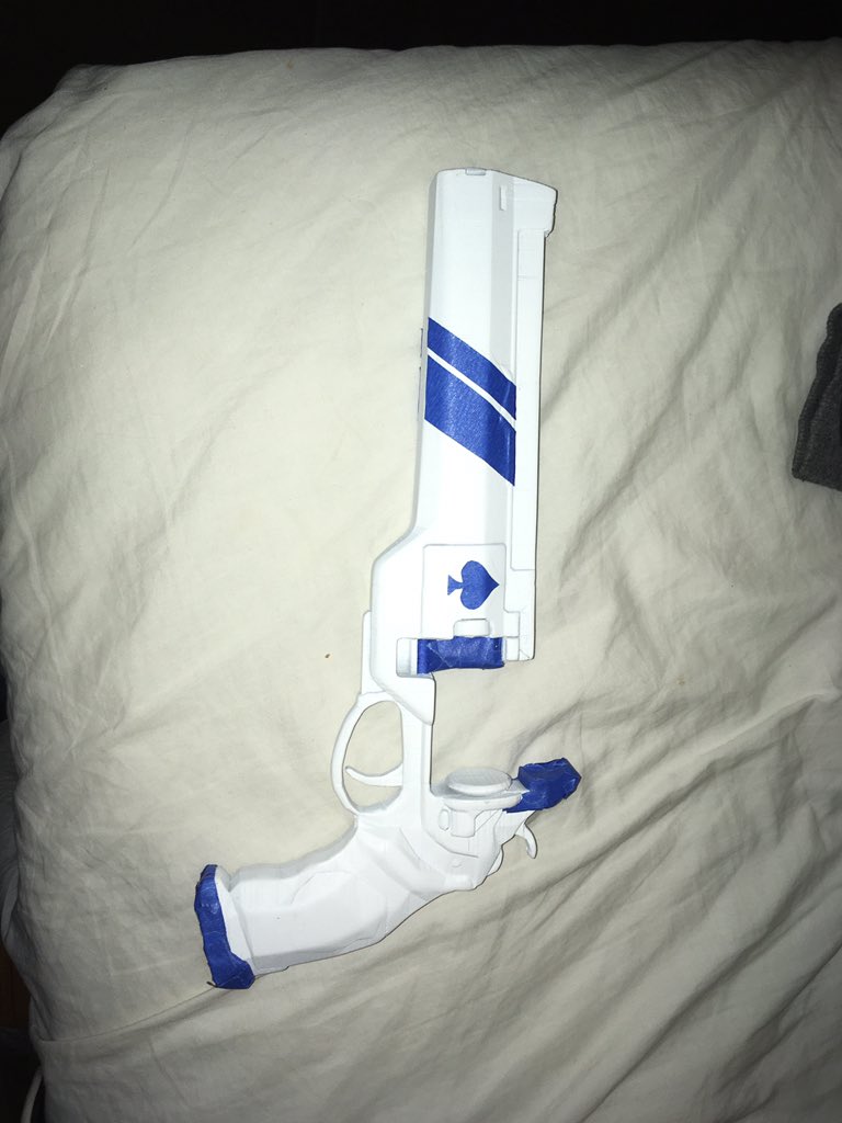 Nolan_bakeacake's tweet photo. @Bungie what do you guys think of my Ace of Spades 3D print? https://t.co/zYaGRDurwF