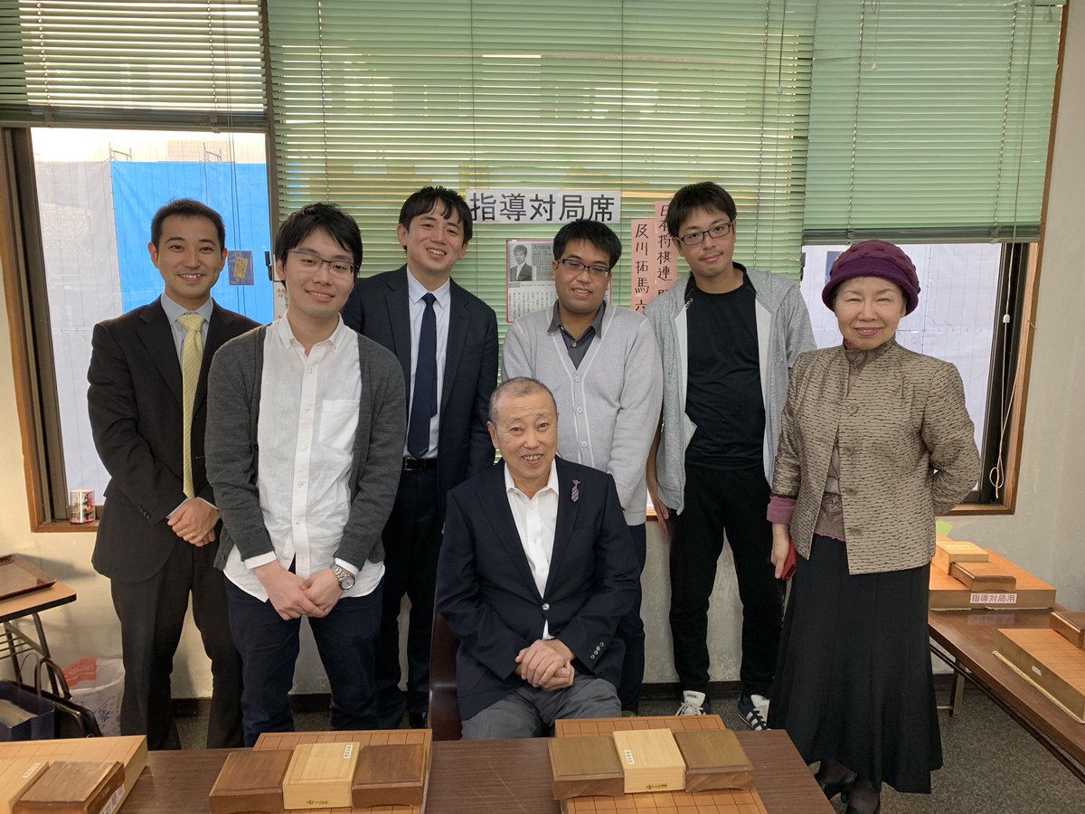 鈴木肇 Ar Twitter 先日 八王子将棋クラブに及川拓馬六段が指導に来られるとのことで 八王子将棋クラブにお世話になったメンバーで八木下夫妻に会いに行ってきました 本当に子供達を愛してくれた席主で 時には礼儀の面で厳しくして頂きました 大人になっても